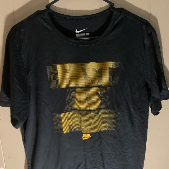 Men’s Nike running t-shirt - Picture 2 of 4